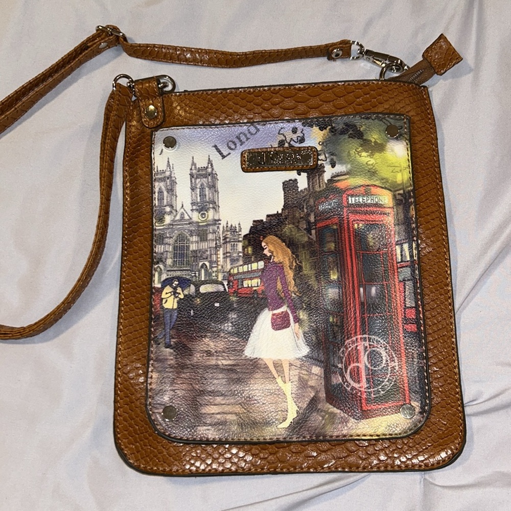 d’Orcia brand, faux-snake skin, crossbody bag, London England street scene -NWOT